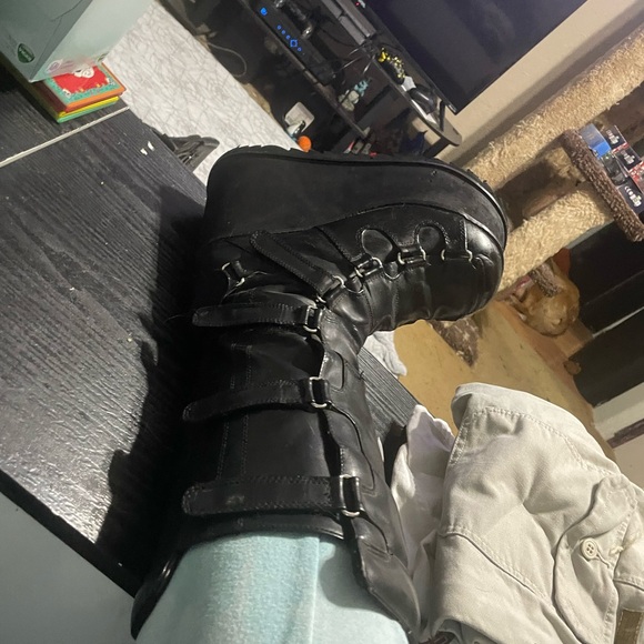 Hot topic size 11 vintage mall goth platform
Boots - Picture 4 of 15
